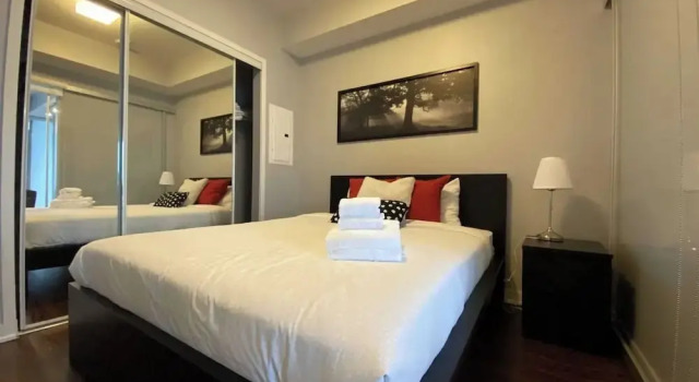 Апартаменты York Street Suites Toronto