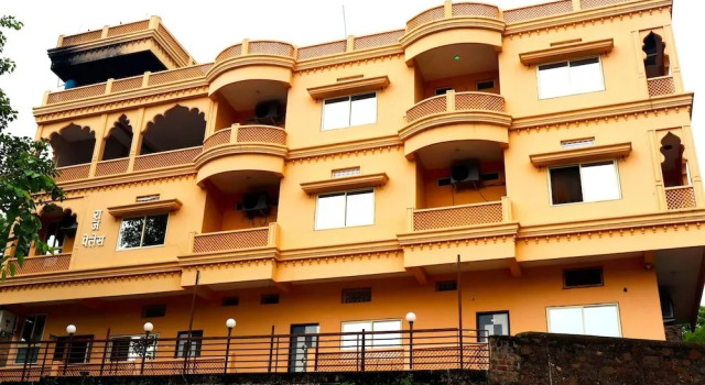 Hotel Raj Palace