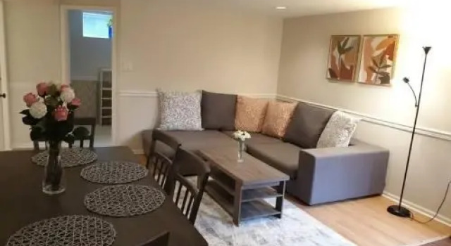 Happy, Cozy, Fun, Loving suite in West Vancouver, 预订 酒店 西温哥华 North Vancouver Ski Area
