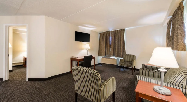 Люкс Quality Inn Bradley- Bourbonnais