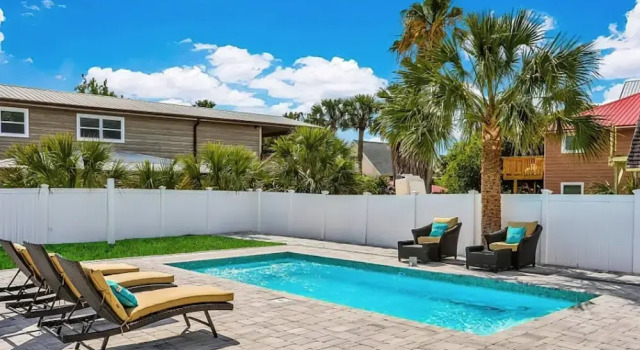 Lower Level 1 Block From 2 Beaches W/private Pool, High-speed Wi-fi, Rezerwuj Dom wakacyjny Hotele w Saint Augustine Area z parkingiem, Parking
