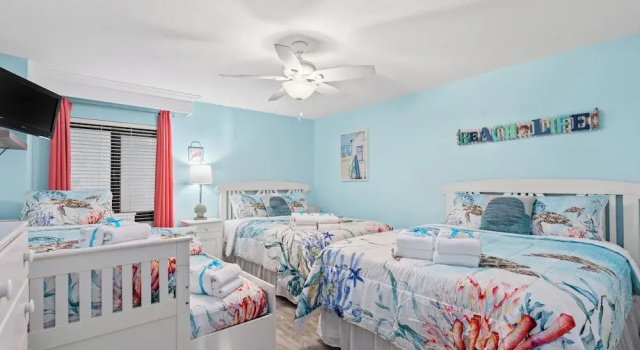 Watercrest Waves! Beachfront 2br/2ba Condo, Sleeps 8, Stunning Gulf Views!, Book Lejlighed Hoteller i Lower Grand Lagoon med parkering, Parkering