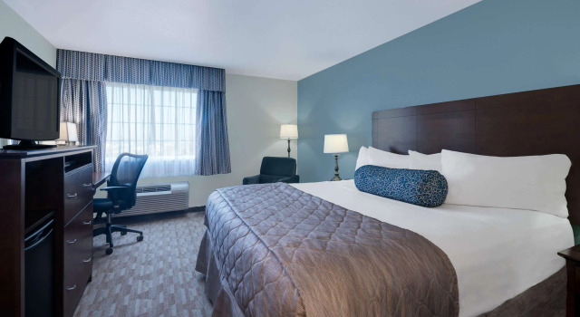 Baymont by Wyndham Minot