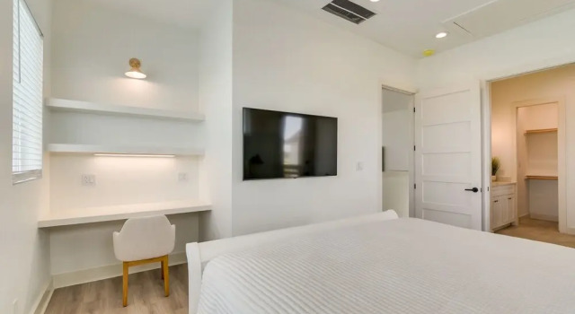 Modern Freeport Beach House Rental w/ Ocean View!, Rezervovat Hotel San Luis Spojené státy americké, poblíž San Luis Pass County Park