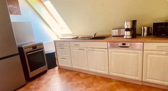 CASA REHSE - Modernes Apartment - 24h-Self-Check-in - kostenlos Parken & WLAN - ÖPNV 80 Meter, Prenota Appartamento Hotel a Turingia con parcheggio, Parcheggio