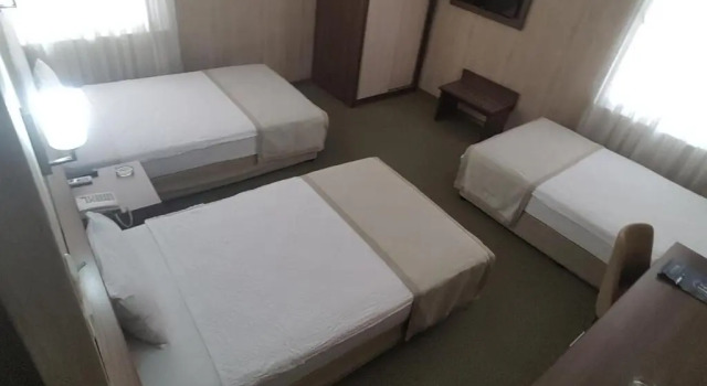 Standardowy trzyosobowy pokój Hosta Otel
