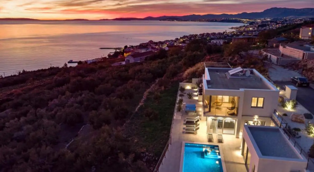 Вилла Seaview Villa Big Blue with 32sqm heated pool, 4 bedrooms, and 3 bathrooms