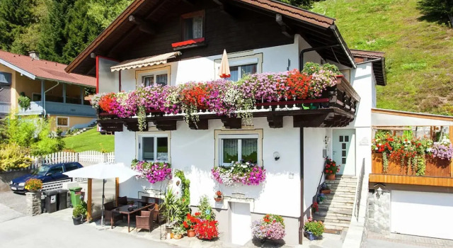 Spacious Apartment in Stuhlfelden near Ski Area, Rezerwuj Apartament Hotele w Salzburg z parkingiem, Parking