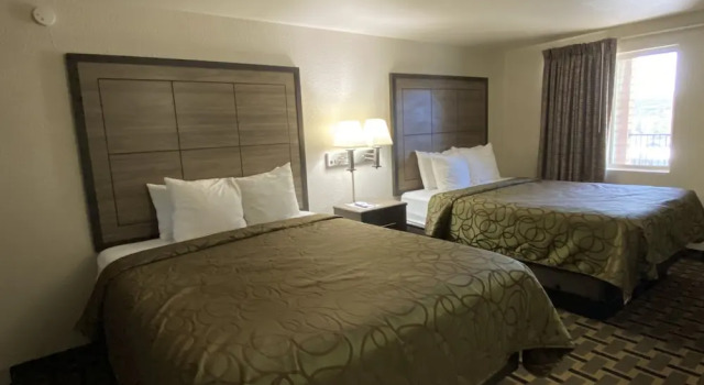 Четырёхместный номер Standard Motel In The Pines