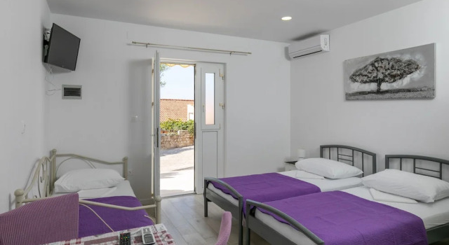 Студия с балконом Apartments Karol & Mara