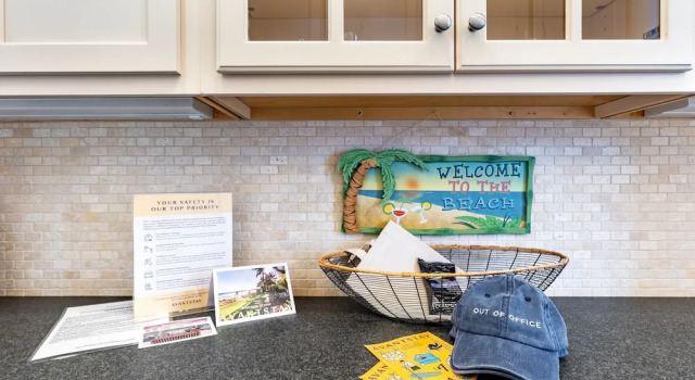 Seas To Tango by Avantstay 2 Mins to Beach!, Rezerwuj Hotel Hotele w Emerald Coast z parkingiem, Parking
