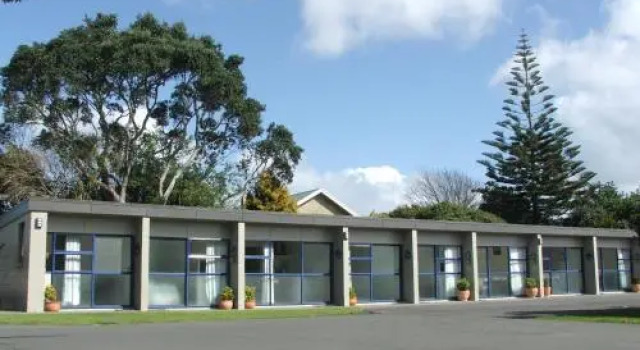 New Plymouth TOP 10 Holiday Park, Забронировать Курортный отель Нью-Плимут Stratford Mountain Club, рядом с Te Rewa Rewa Bridge