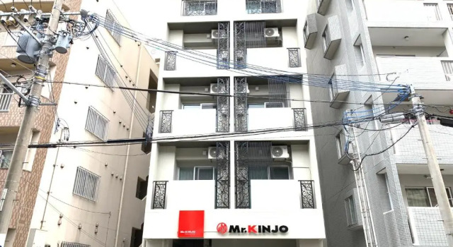 Mr.KINJO Miki24 in front of Makishi Station, Rezerwuj Hotel Naha Okinawa