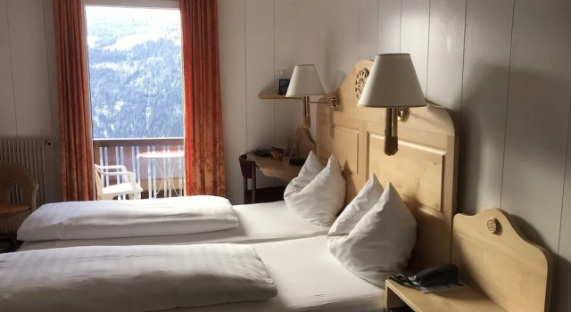 Двухместный номер Standard с балконом и с видом на горы Hotel Bellevue - Traditional Swiss Hideaway