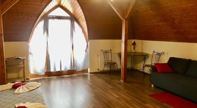 Коттедж с 4 комнатами Marta Guest House