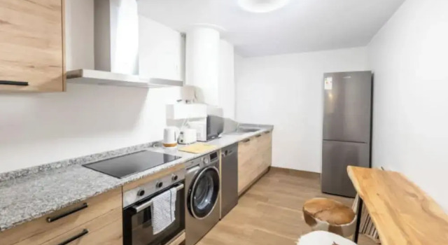 3 Bed Apartment Sleeps 6 - Free Parking & Balcony, Забронировать Апартаменты/квартира Апартаменты Эстепона, рядом с Пляж Рада, Апартаменты/квартира
