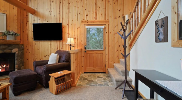 Deer Park Cabin 3 Bedroom Home by RedAwning, Rezerwuj Hotel Hotele w Sisters z parkingiem, Parking