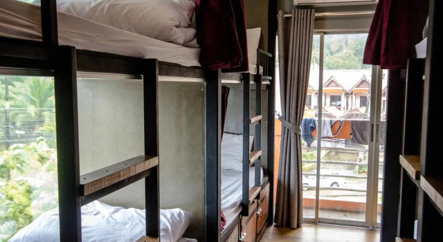 Slumber Party Hostel, Забронировать Хостел Отели Южного Таиланда с парковкой, Парковка