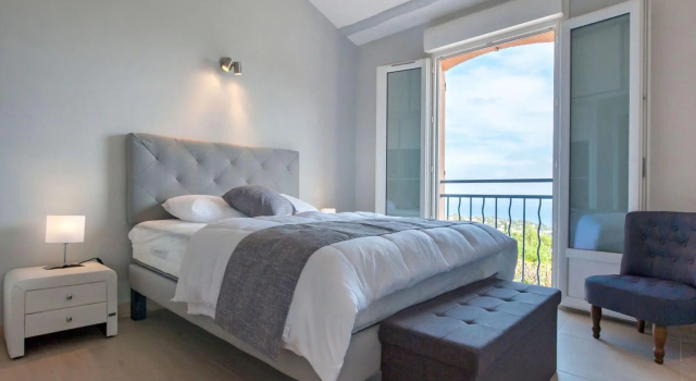 Luxurious Villa in Les Issambres with swimming pool and Sauna