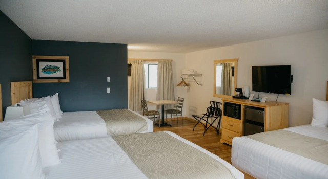 Шестиместный номер Standard Golden Village Lodge