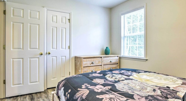 Коттедж с 3 комнатами Welcoming Abode w/ Yard ~ 1 Mi to Dtwn Apex!