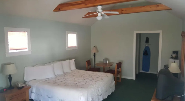 Коттедж Deluxe Spruce Lane Lodge and Cottages