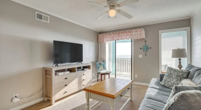 Balcony w/ Ocean Views: Carolina Beach Condo!, Забронировать Апартаменты/квартира Апартаменты Каролина-бич, рядом с Пляж Каролина, Апартаменты/квартира