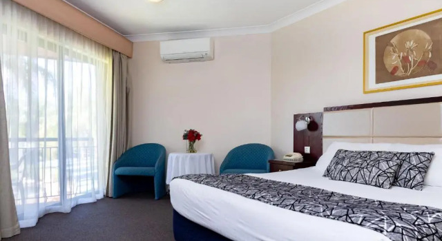 Двухместный номер Deluxe с балконом Charbonnier Motor Inn (ex. Quality Inn Charbonnier Hallmark)