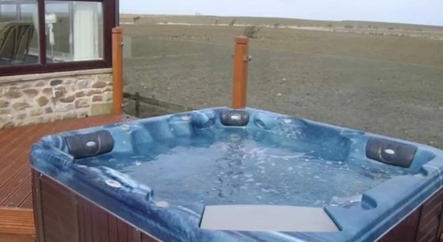 Коттедж Cottage - Sleeps 5 - Hot Tub - Garden - Parking