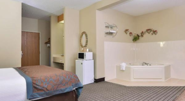 Standard Dreier Zimmer Regency Inn Geneseo IL I-80