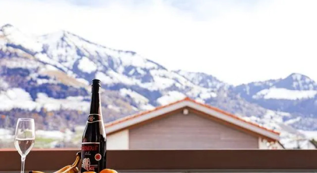 Swiss Alps Gruyère   3BR, BBQ and parking, Забронировать Отель Отели О-Энтямон 4 звезды, 4*