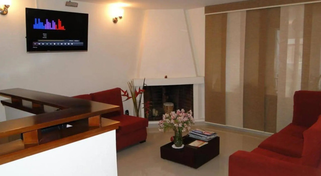 Nabusimake Hotel, Rezerwuj Hotel Hotele w Fontibon z parkingiem, Parking