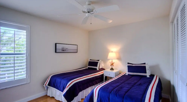 Mariner Point 232, Забронировать Отель Отели Санибел с парковкой, рядом с Bailey's Beach, Парковка