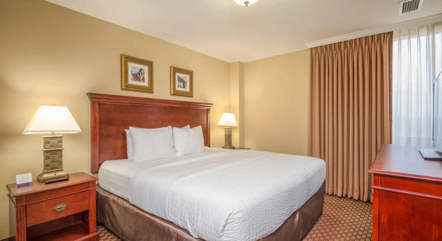 Двухместный люкс Clarion Collection Hotel Arlington Court Suites