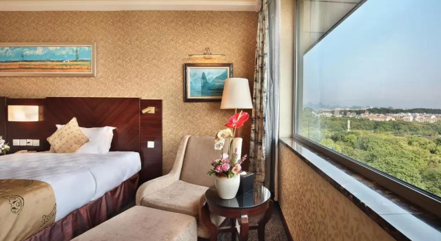 Двухместный номер Deluxe с видом на озеро Guilin Lijiang Waterfall Hotel
