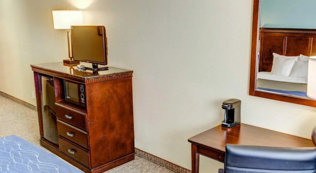 Четырёхместный номер Standard Comfort Inn Lake Charles