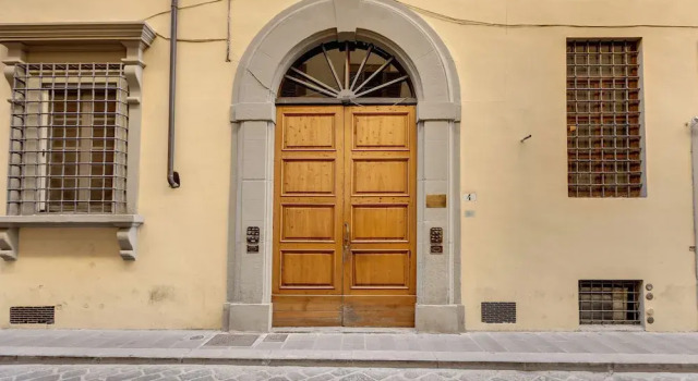 Exceptional and Comfortable for 7 People in the Center of Florence, Забронировать Отель Санта-Кроче Флоренция, рядом с Площадь Кафедрального собора