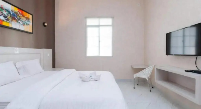 Полулюкс Deluxe Hotel 78 Parapat Mitra RedDoorz
