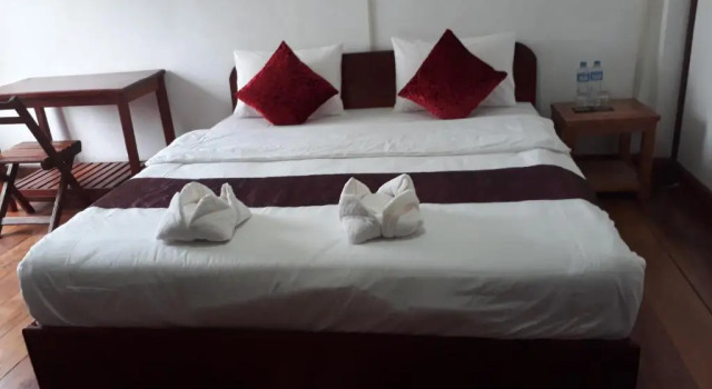 Sanhak Guesthouse 1, Varaa Hotelli Hotellit Khammuan Province aamiaisella, Aamiainen