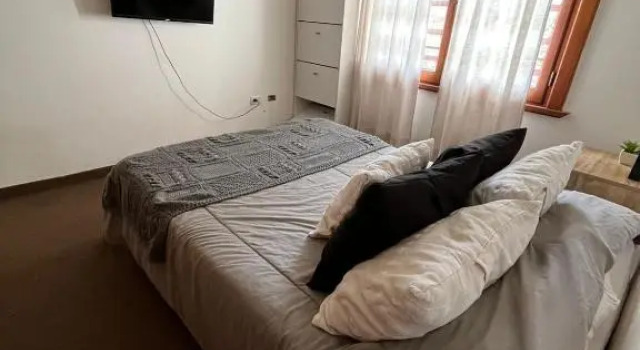Casa con pileta cochera y quincho 1300m de la playa, Book Hotel Mar del Plata 