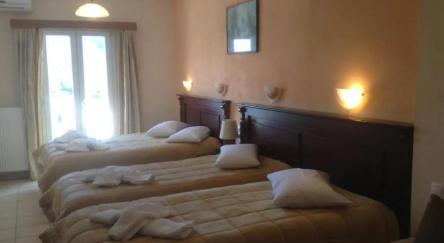 Четырёхместный номер Hotel Kosta Famissi