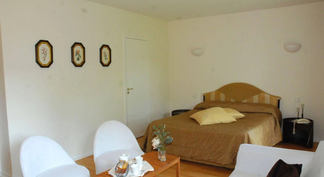 L'Hostellerie la Ferme du Poulet, Book Hotel Hoteller i Rhône-Alps med parkering, Parkering