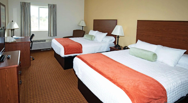 Четырёхместный номер Standard Rodeway Inn & Suites Hoisington