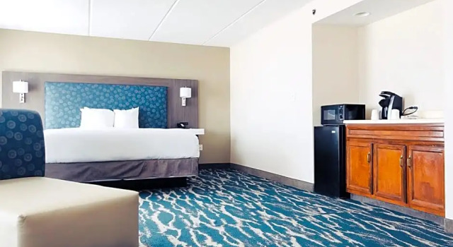 Двухместный люкс Comfort Inn & Suites Greenville Near East Carolina University