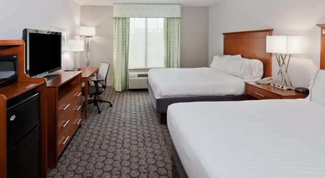 Четырёхместный номер Standard Holiday Inn Express Hotel & Suites Phenix City - Columbus by IHG