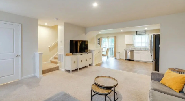 Sunlit Milford Townhome < 2 Mi to Riverwalk!, Забронировать Апартаменты/квартира Милфорд Делавэр