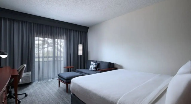 Двухместный номер Standard Courtyard by Marriott Dallas Richardson at Spring Valley