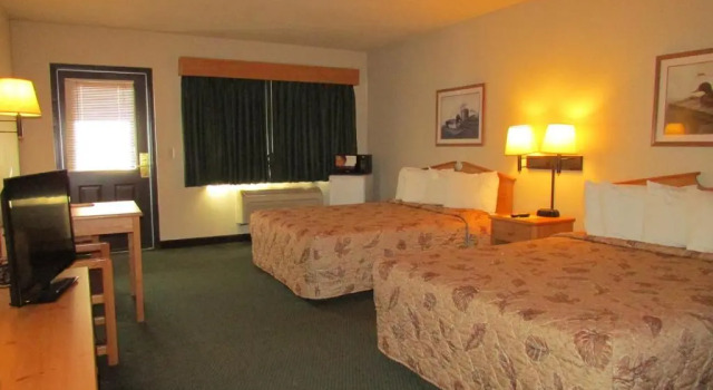 Четырёхместный номер Standard Shell Lake Lodge, a Travelodge by Wyndham