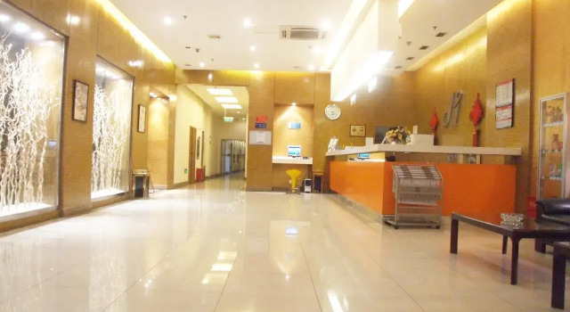 Ji Hotel Kunshan Shuixiu Road, Book Hotel Hoteller i Suzhou med parkering, Parkering