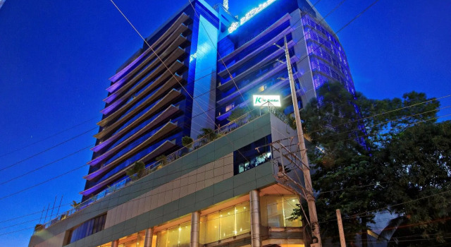 Кровать в общем номере Cebu Parklane International Hotel